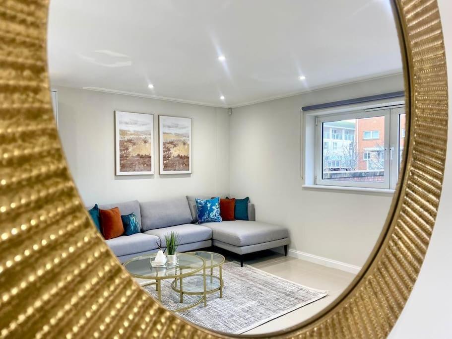 Stylish Urban Escape Bay Free Parking Apartment *